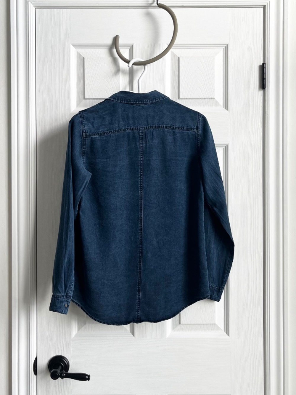 LIKE NEW / EUC: Club Monaco Chambray (Denim-Look) Blue Button-Up Shirt. - Picture 2 of 3